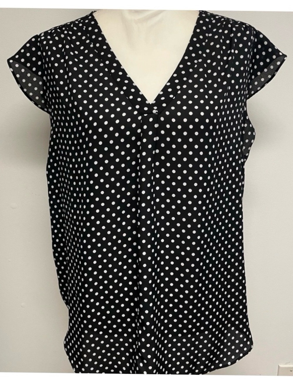 Chaus Navy Blue White Polka Dot Split V Neck Ruffle Cap Sleeve Blouse Top Large